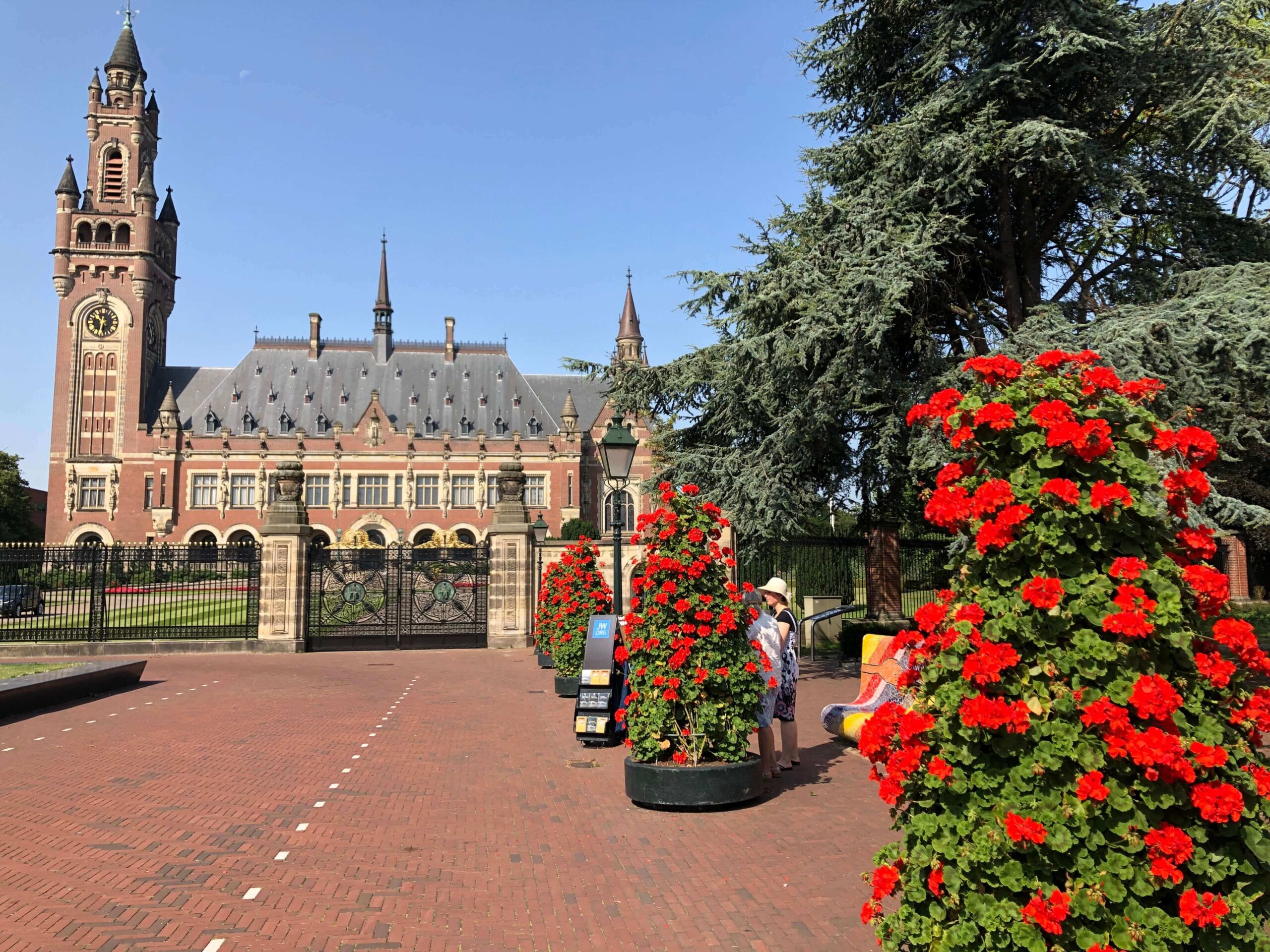 Smart Technology for Healthy Urban Green